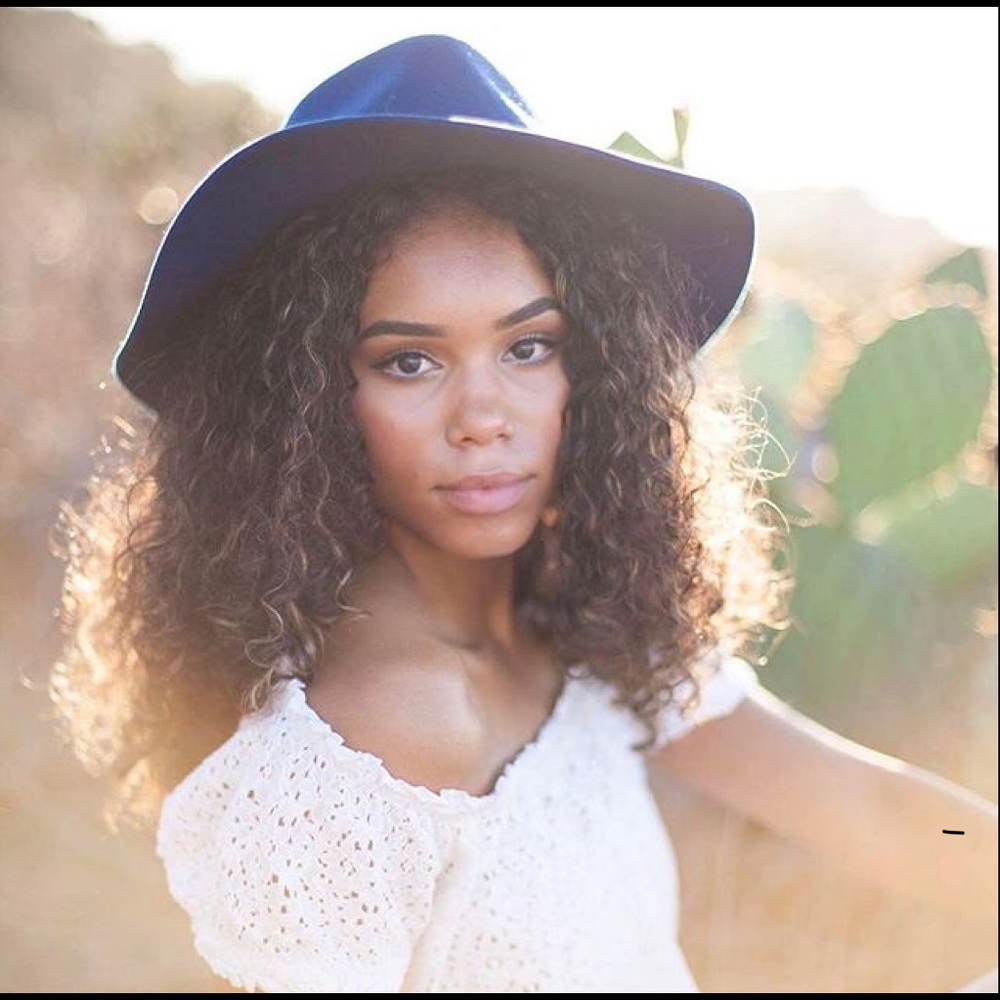 Meet your Posher, Kiana
